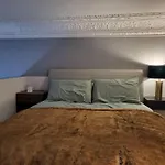 5 Luxury Spacious Loft - Prime Location - Comfortable Bed & Sofa